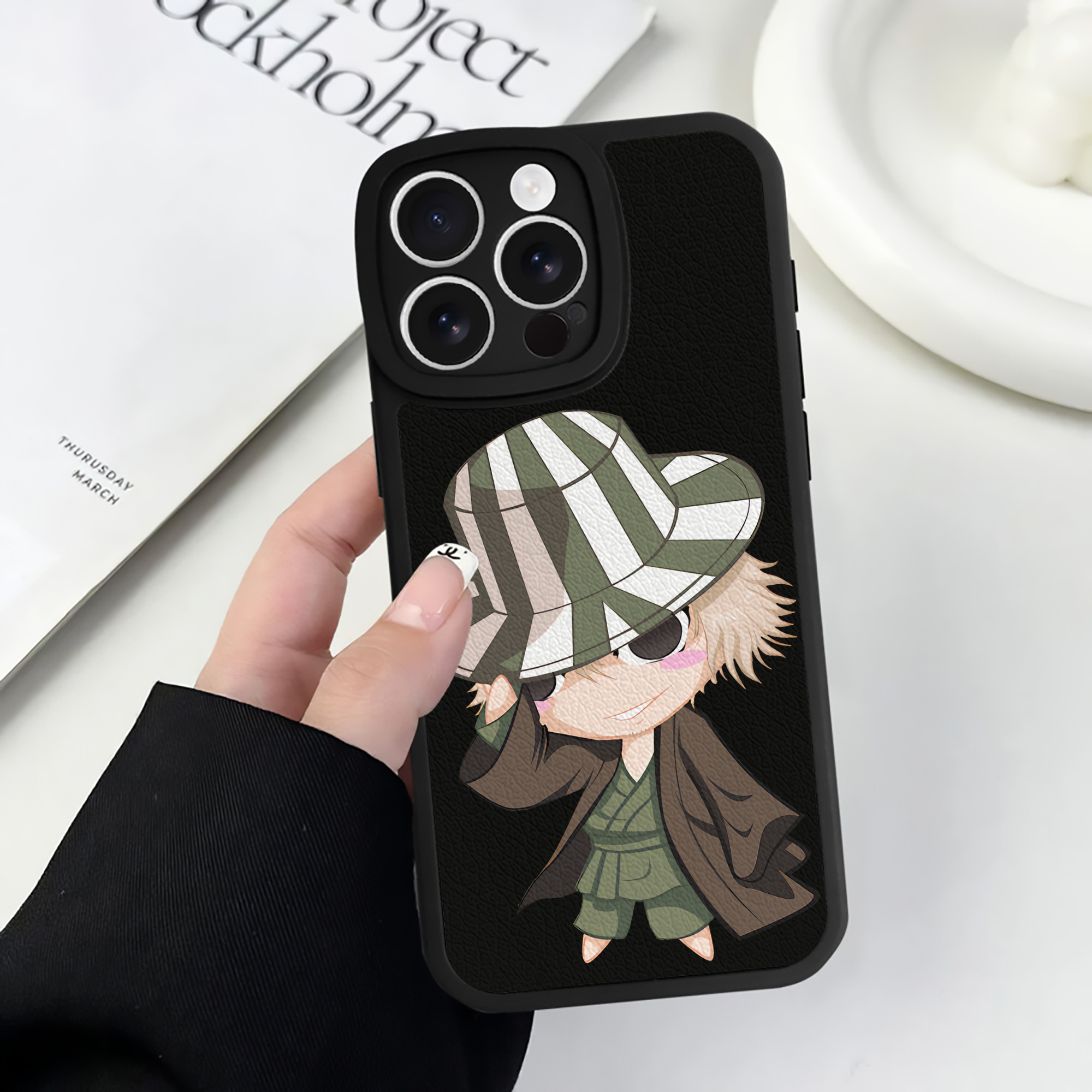 （画像用） "ブリーチ 浦原 喜助（うらはら きすけ） BLEACH Urahara Kisuke " 【iPhone 16シリーズ対応】シリコンスマホケース（レザー調） 材質：シリコン